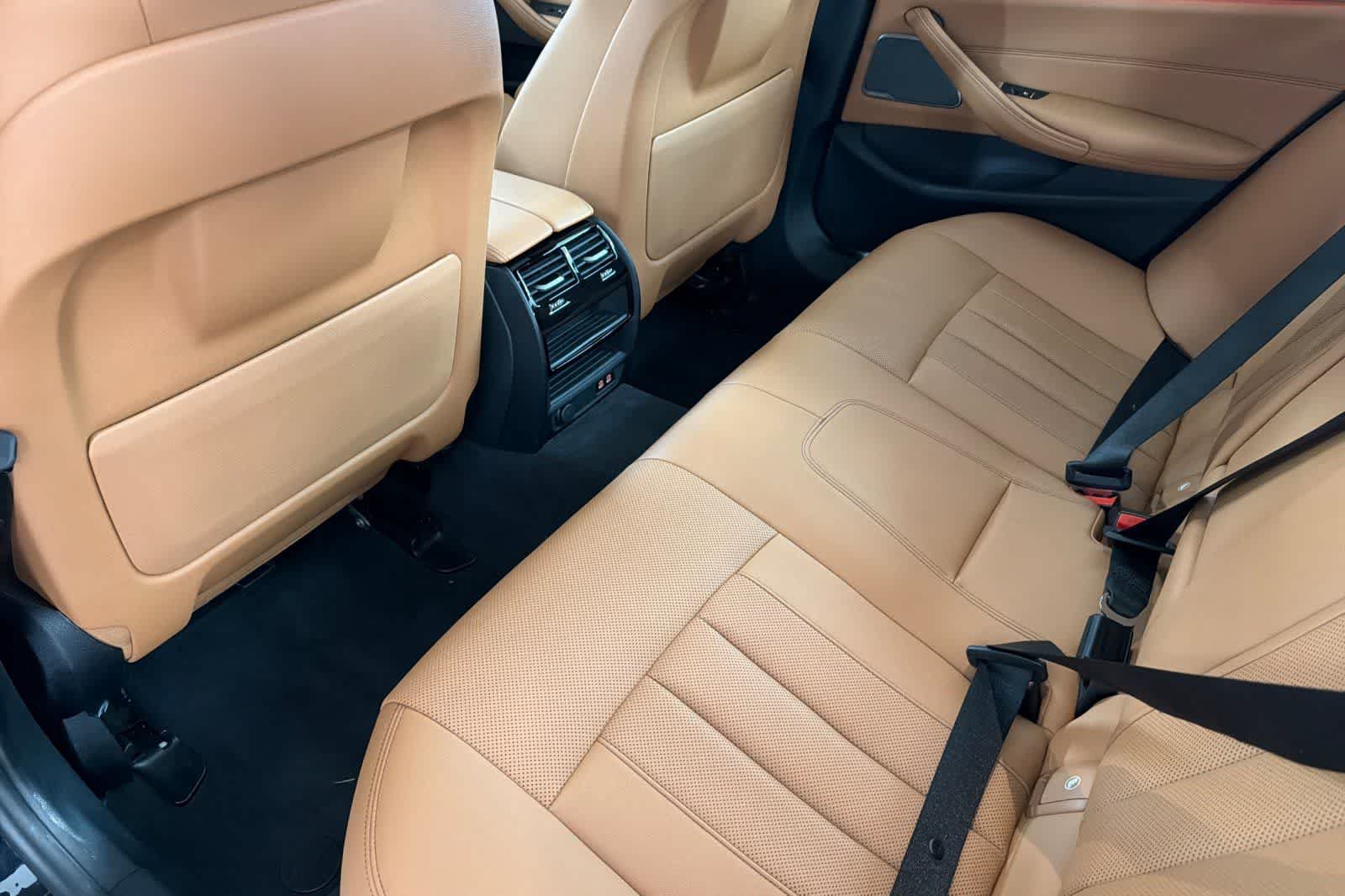 Used 2023 BMW 540i xDrive w/ Premium Package AWD/4WD image 4