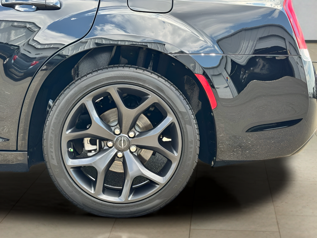 Used 2023 Chrysler 300 Touring L RWD image 37