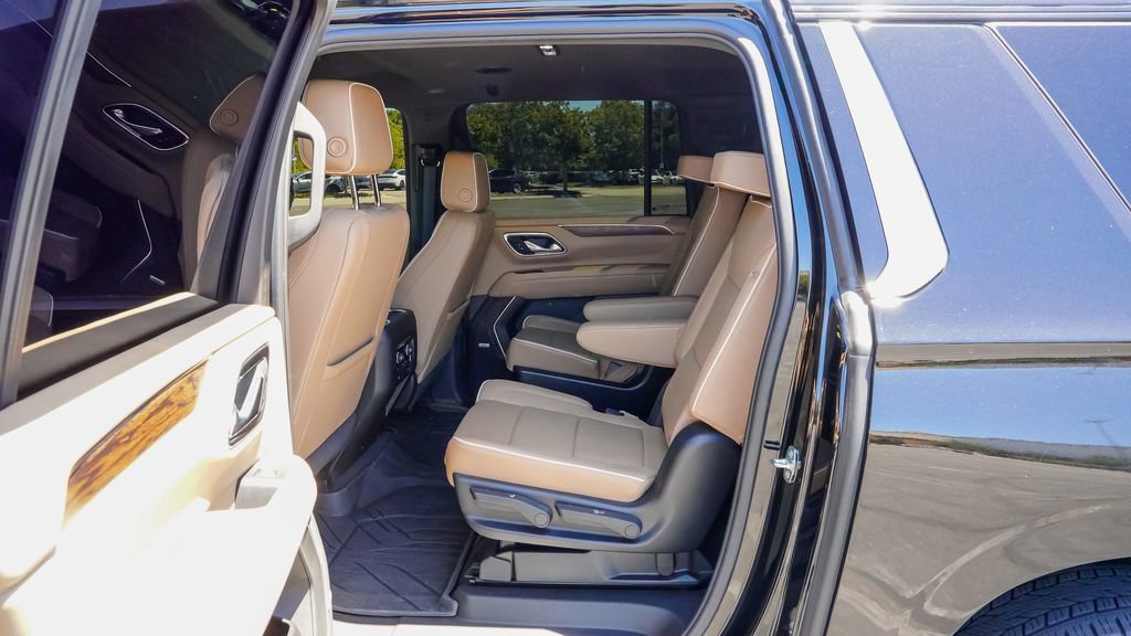 Used 2024 Chevrolet Suburban Premier AWD/4WD image 13