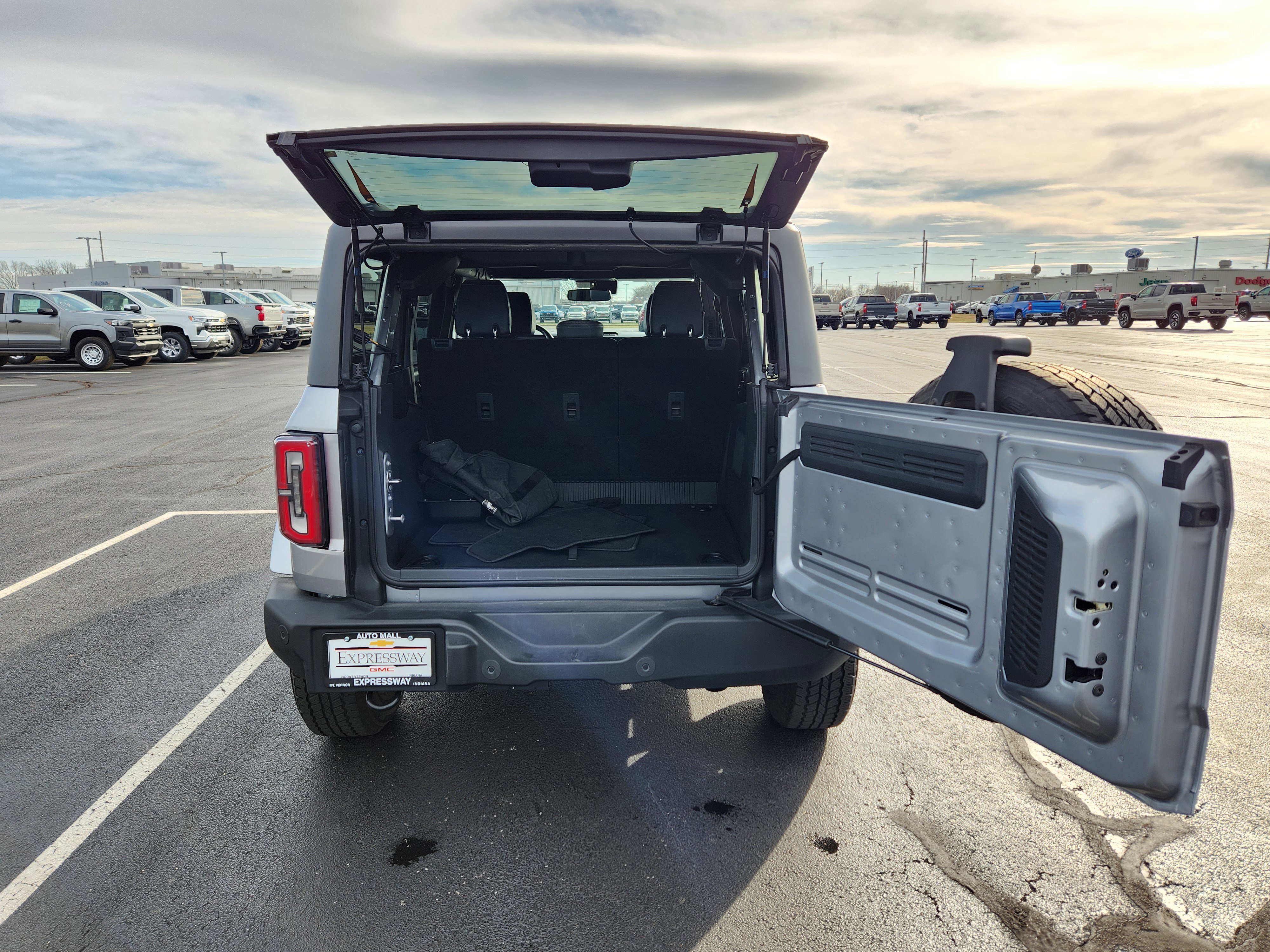 Used 2024 Ford Bronco Outer Banks image 11