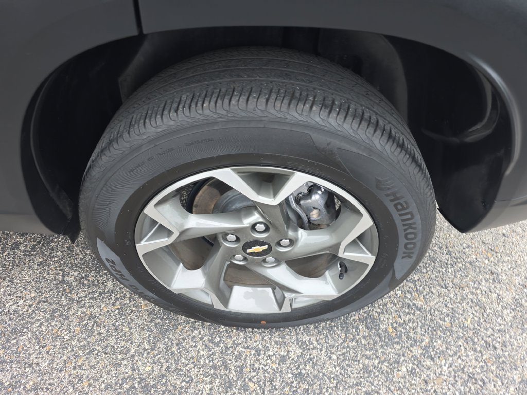 Used 2025 Chevrolet Trax LT w/ LT Convenience Package FWD image 12
