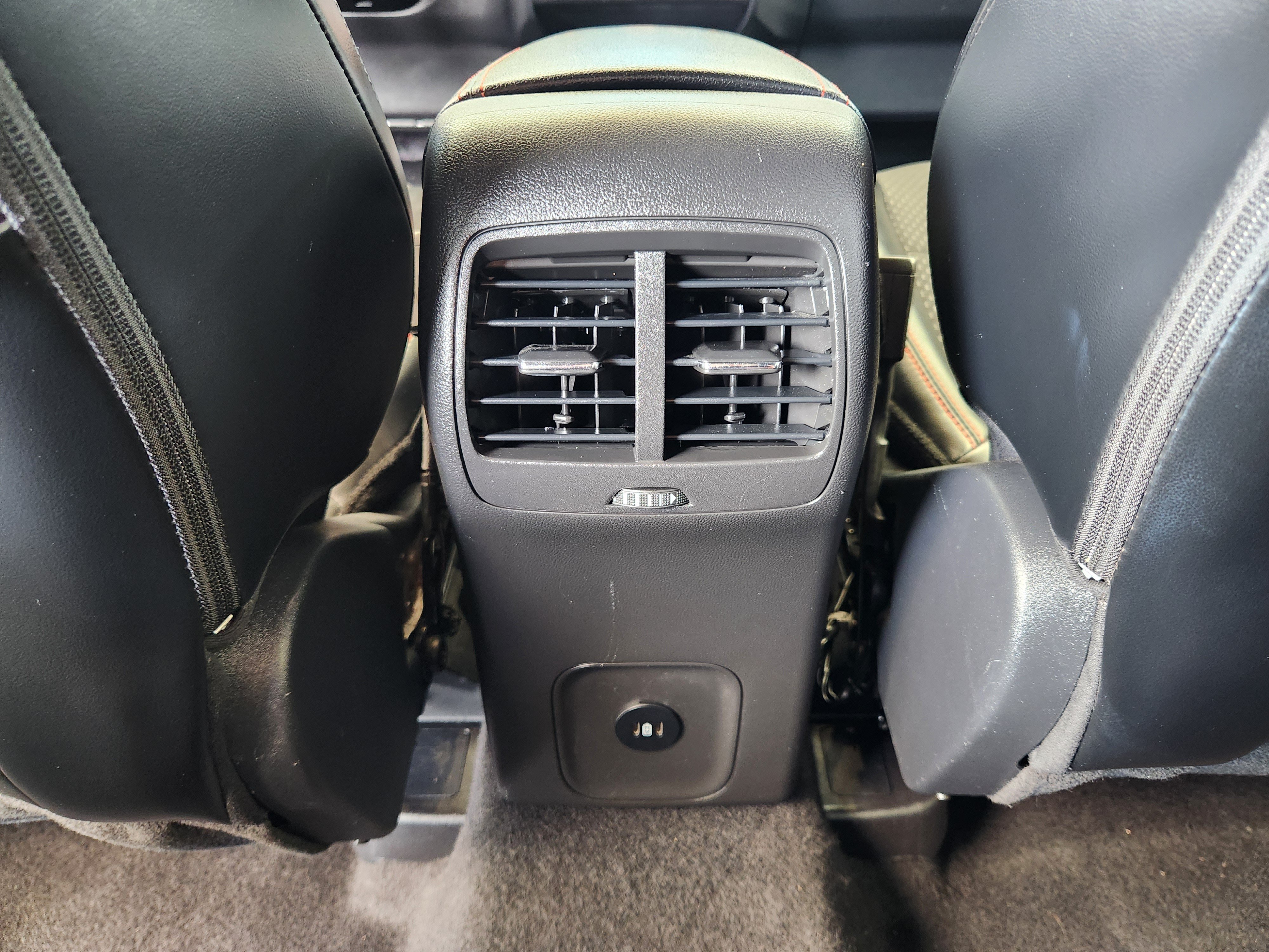 Used 2025 Ford Escape ST-Line FWD image 32