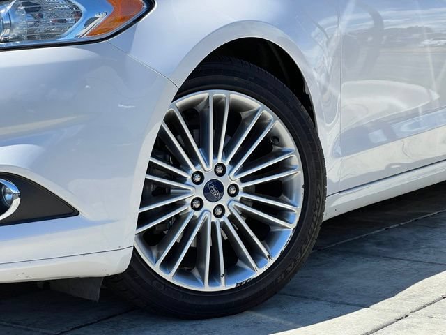 Used 2016 Ford Fusion SE w/ Equipment Group 202A FWD image 2