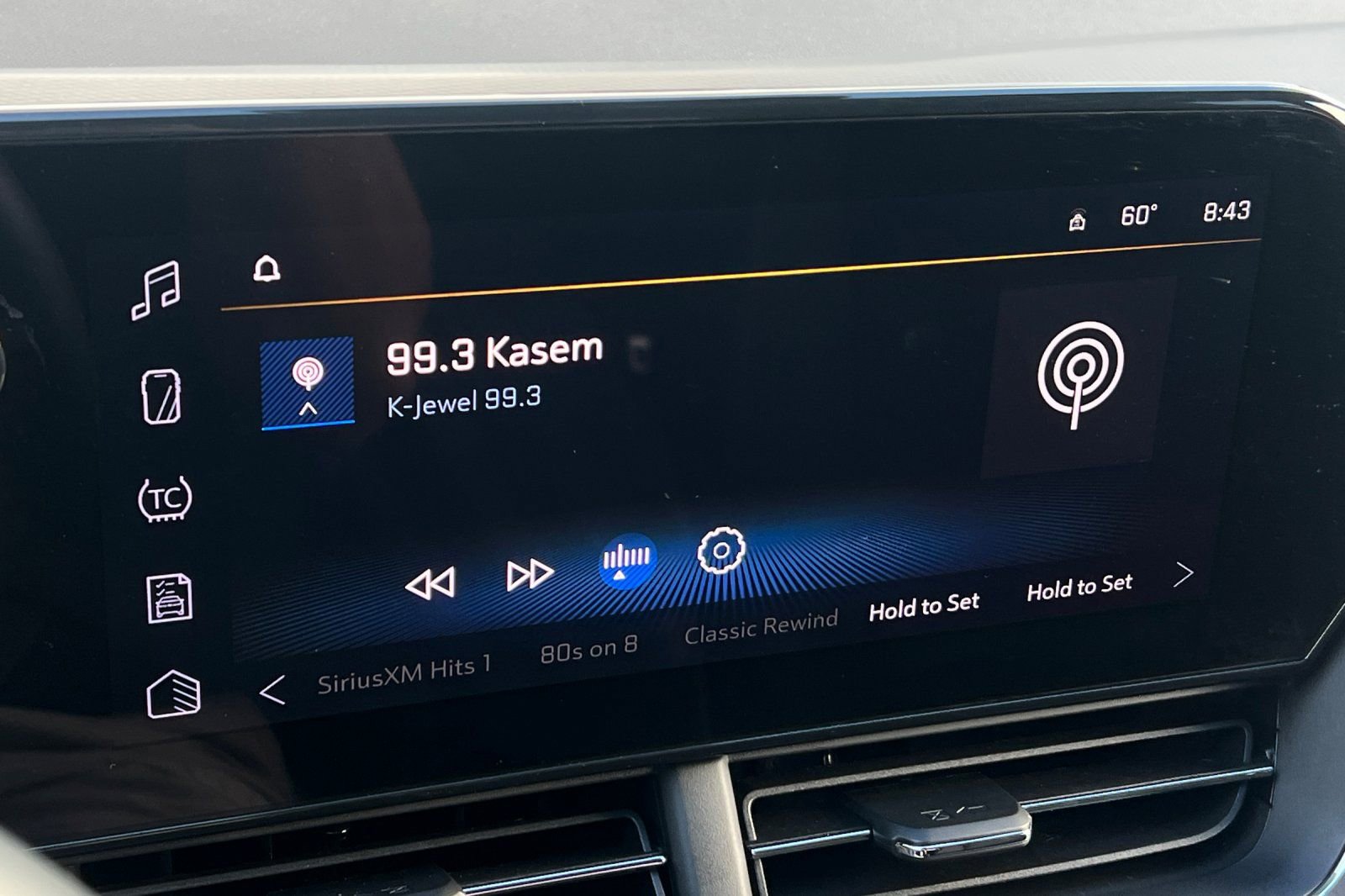 Used 2024 Chevrolet Trax LT w/ LT Convenience Package image 25