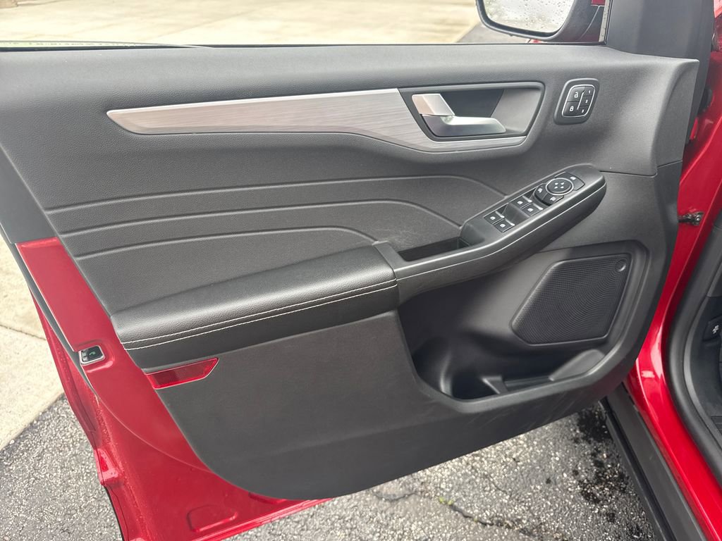 Used 2023 Ford Escape Platinum FWD image 27