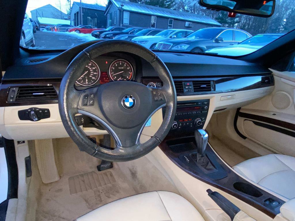 Used 2010 BMW 335i Convertible image 15