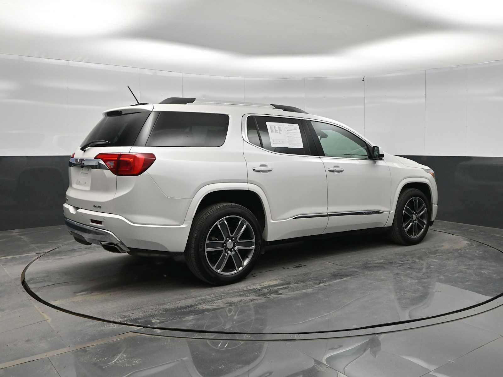 Used 2019 GMC Acadia Denali w/ Technology Package AWD/4WD image 8