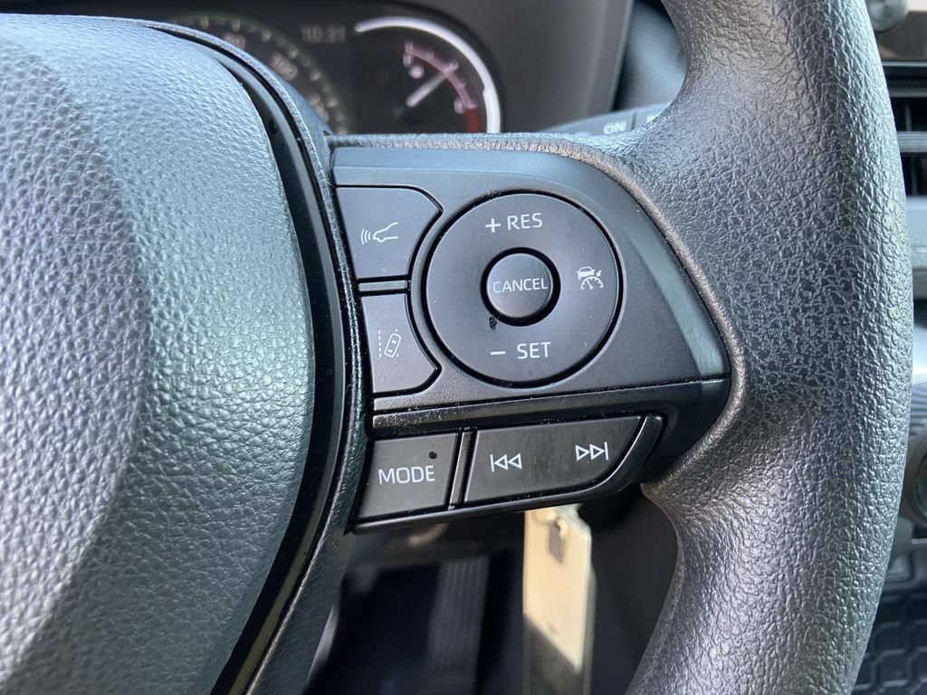 Used 2025 Toyota RAV4 LE AWD/4WD image 33