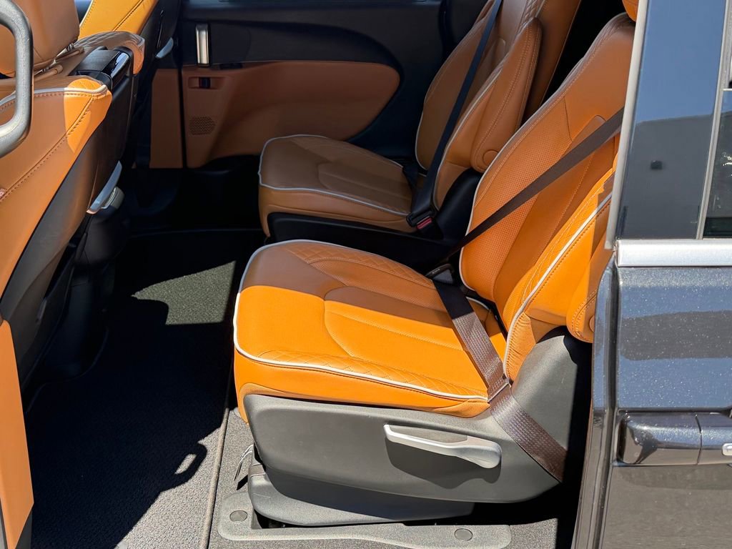 Certified 2023 Chrysler Pacifica Pinnacle FWD image 21