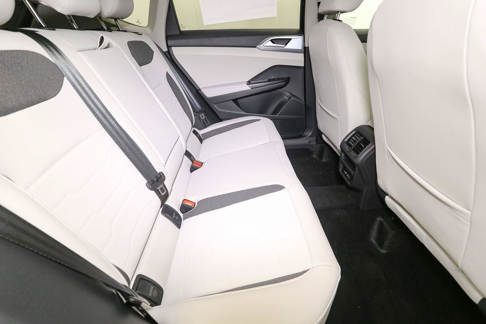 New 2026 Volkswagen Taos SE AWD/4WD image 16
