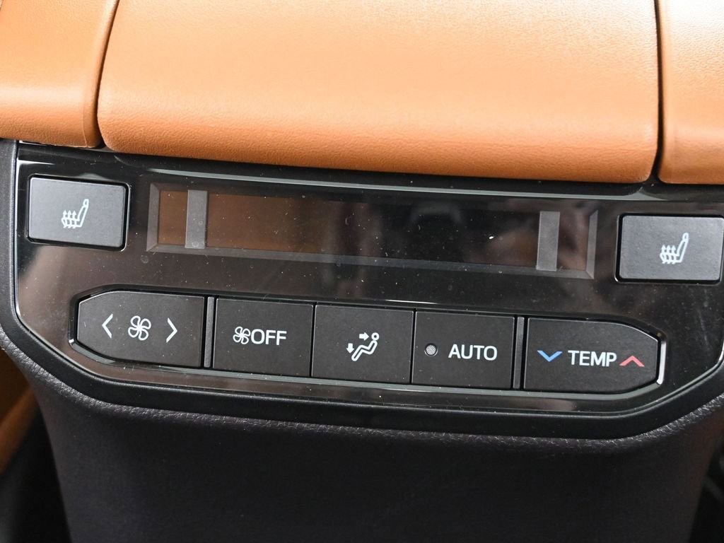 Certified 2025 Toyota Highlander LE image 39