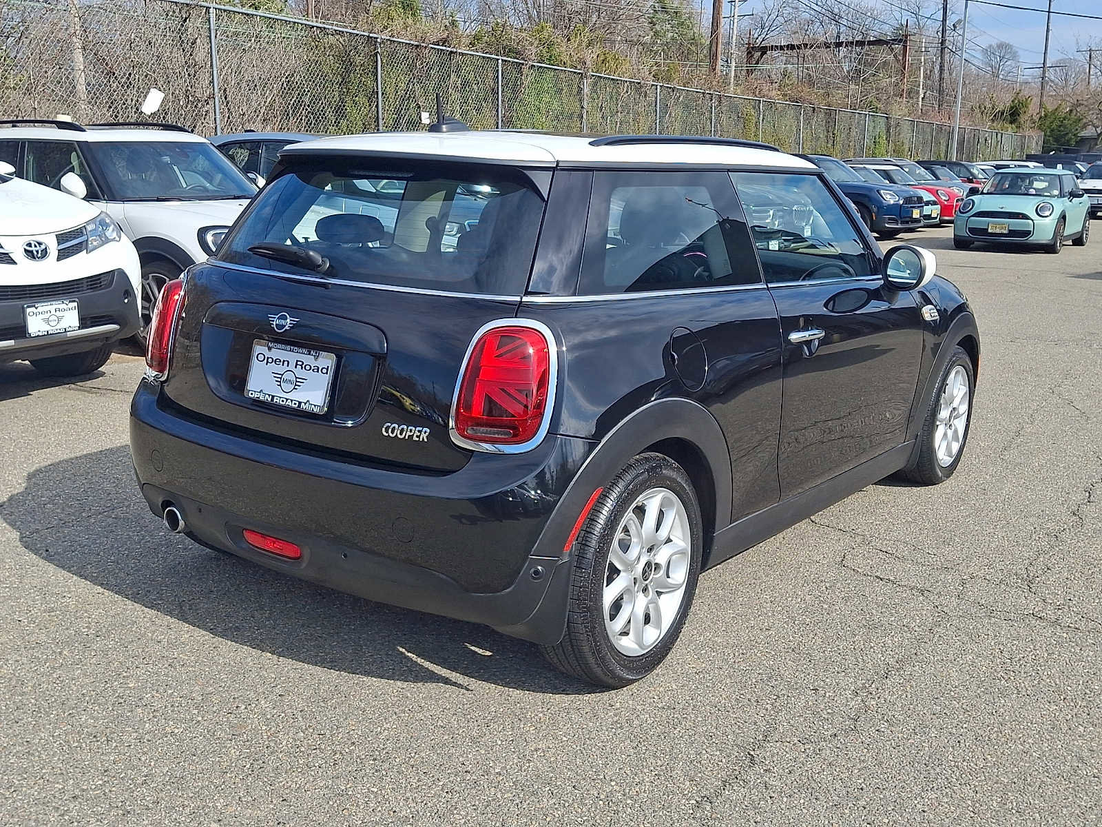 Used 2020 MINI Cooper 2-Door Hardtop w/ Storage Package FWD image 6