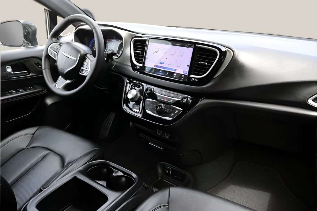 Used 2025 Chrysler Pacifica Select FWD image 21