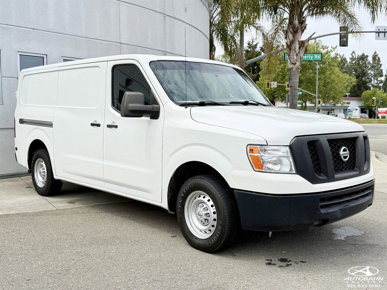 Used 2020 Nissan NV 2500 S RWD image 2