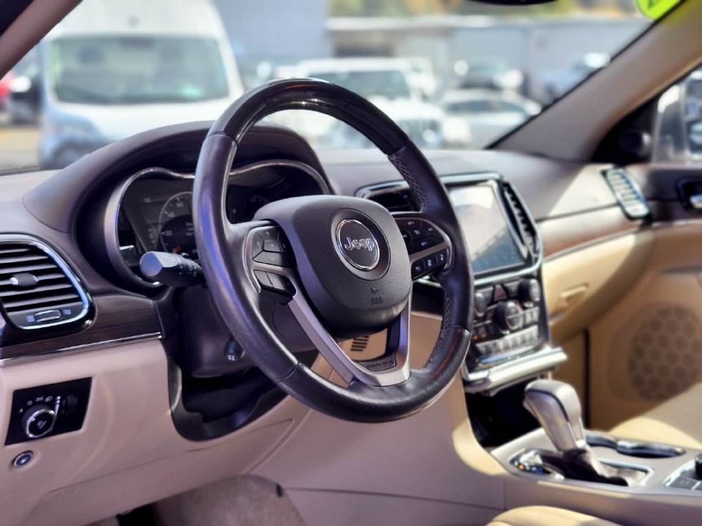 Used 2019 Jeep Grand Cherokee Overland AWD/4WD image 19