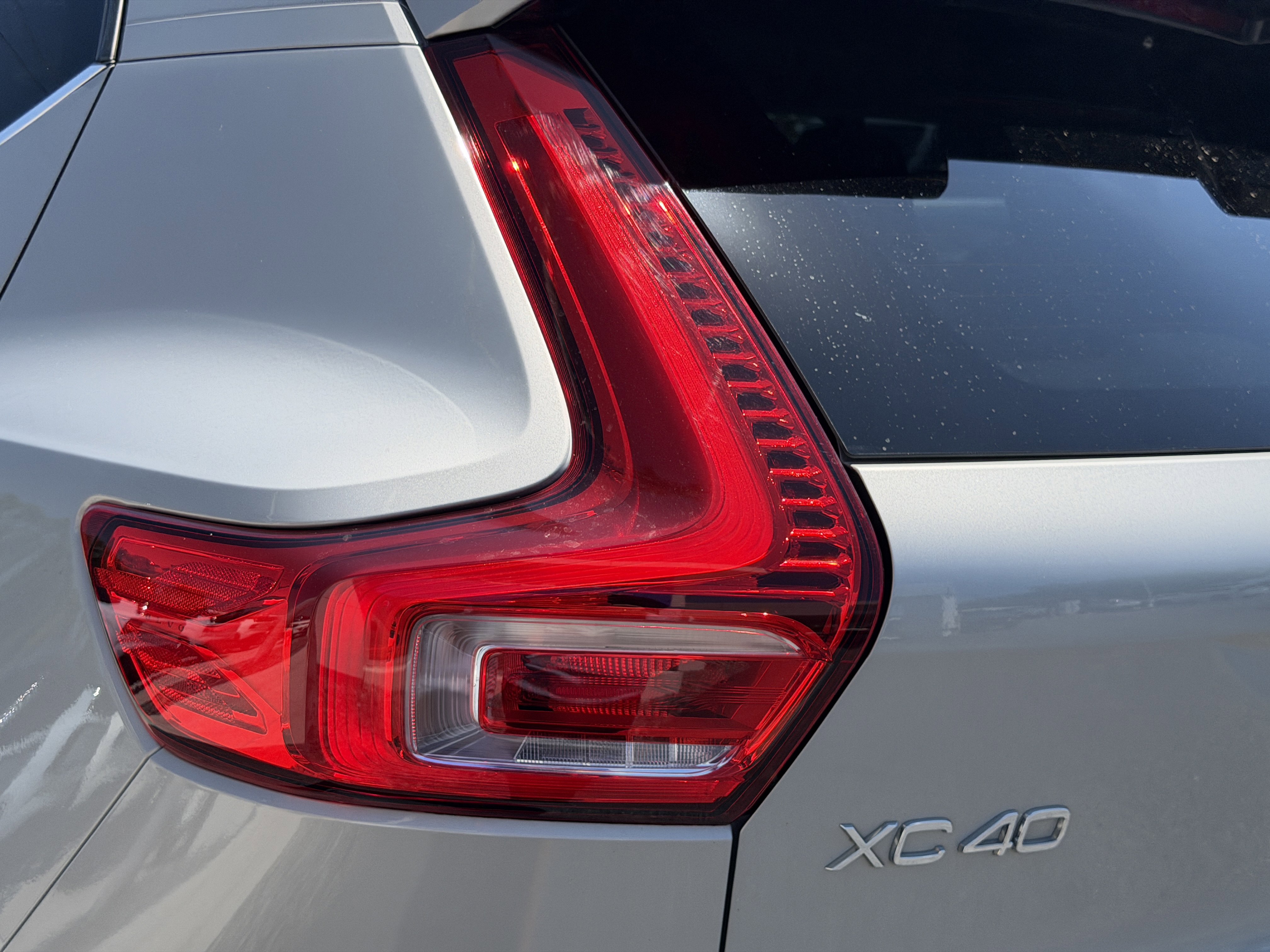 Certified 2023 Volvo XC40 B5 Plus w/ Driver Assist Package AWD/4WD image 9