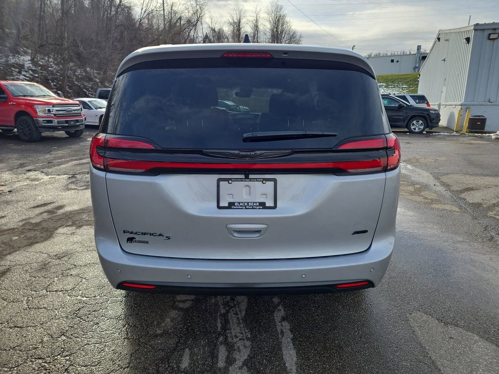 New 2026 Chrysler Pacifica Select w/ S Appearance Package image 5