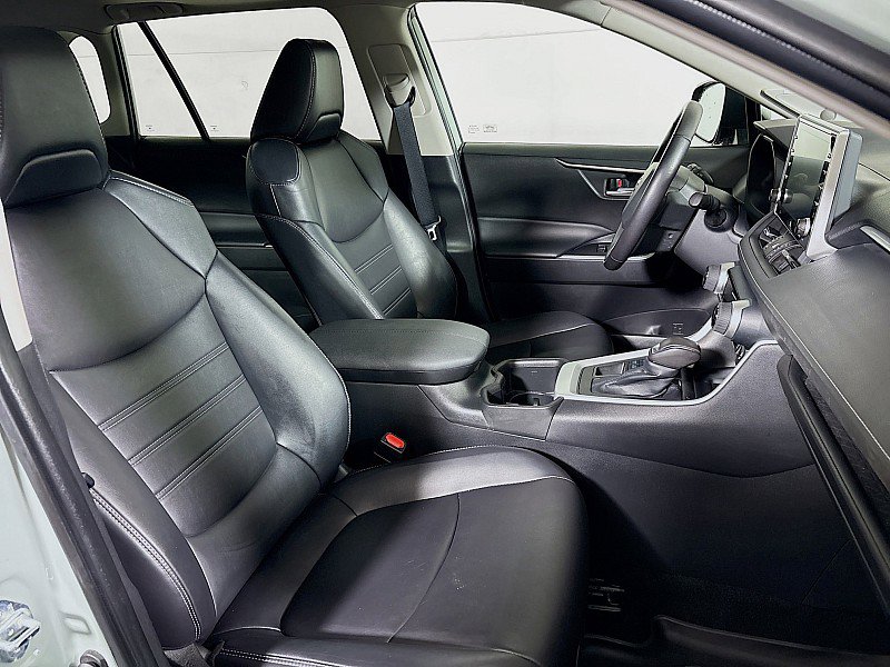 Used 2022 Toyota RAV4 XLE Premium image 28