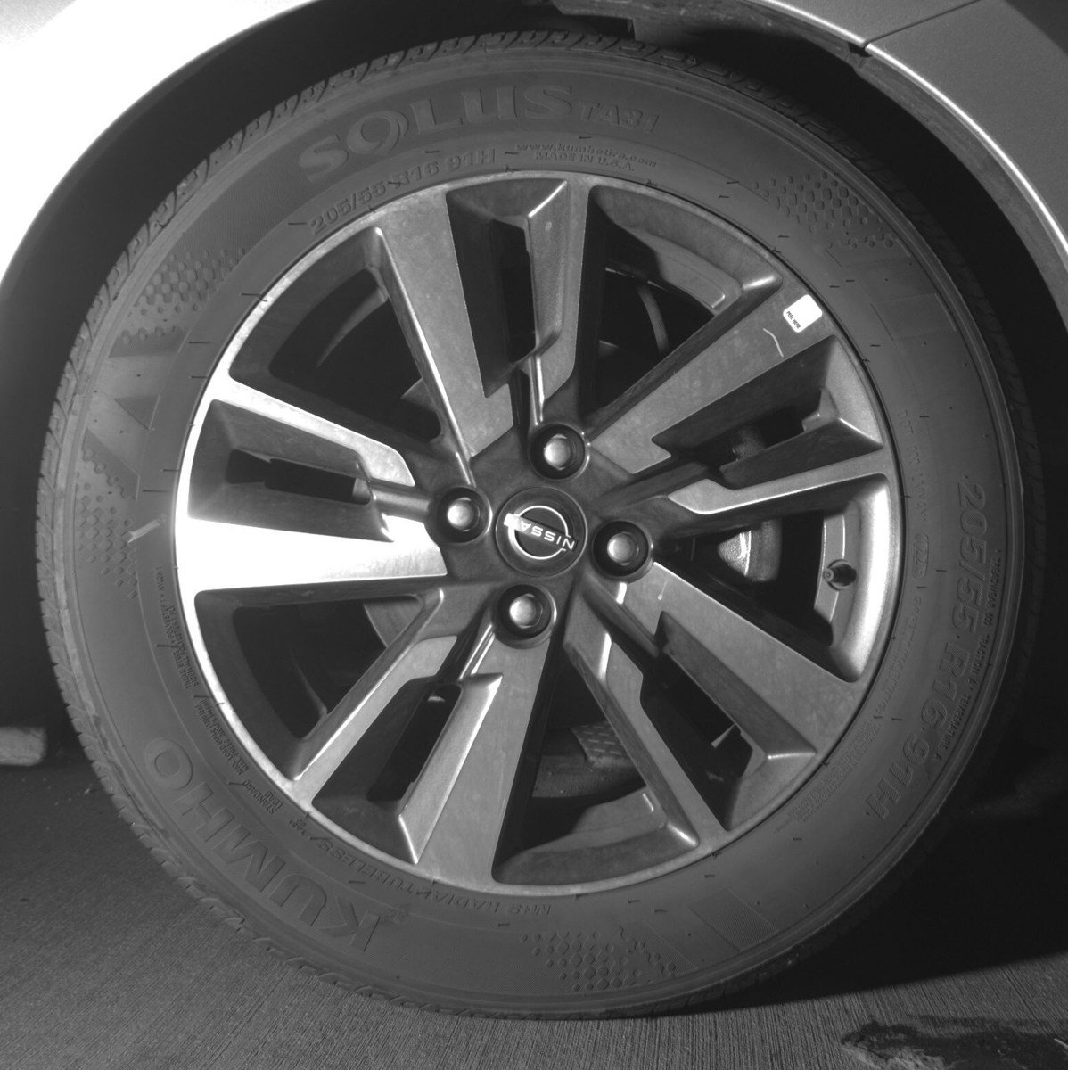 Used 2025 Nissan Versa SV FWD image 10