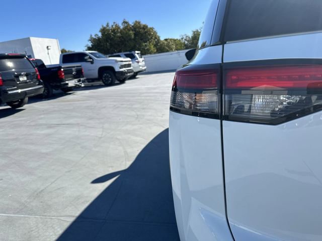Used 2025 Nissan Pathfinder SV image 14