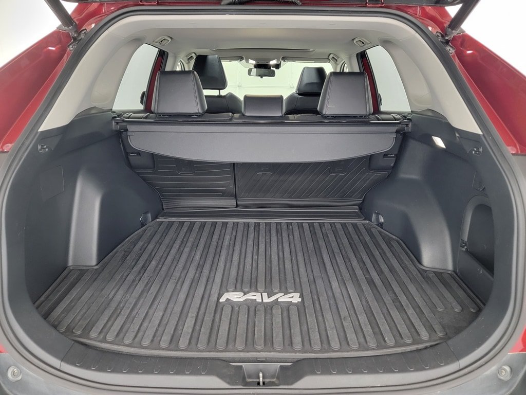 Used 2022 Toyota RAV4 XLE Premium AWD/4WD image 32