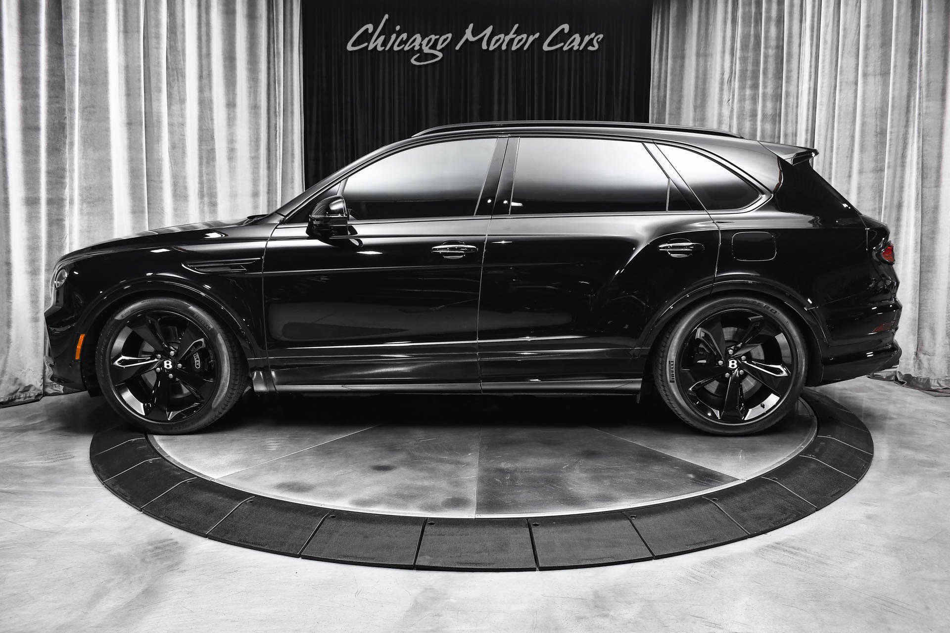 Used 2023 Bentley Bentayga Plug-In Hybrid image 41