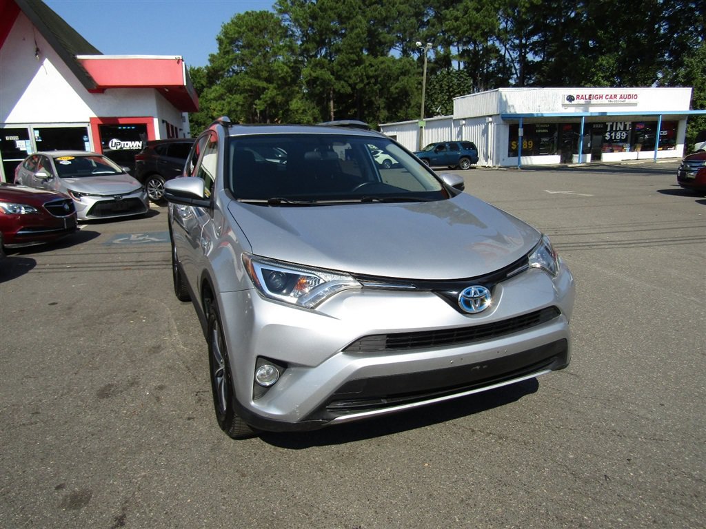 Used 2016 Toyota RAV4 XLE AWD/4WD image 10