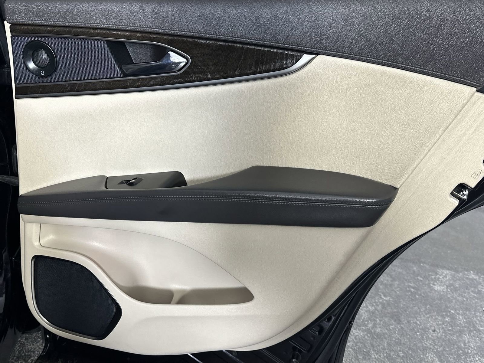 Used 2019 Lincoln Nautilus Reserve image 36