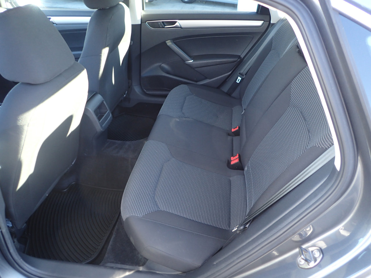 Used 2017 Volkswagen Passat 1.8T S image 10