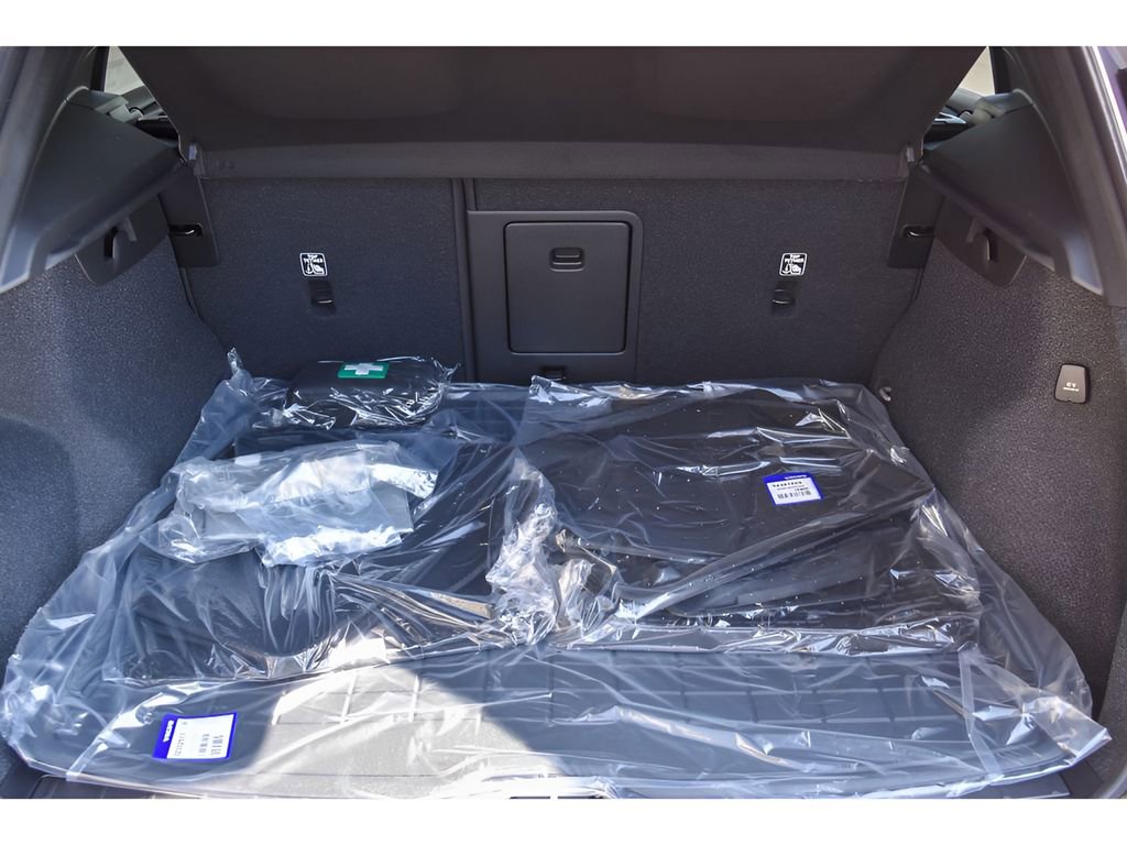 Certified 2026 Volvo XC40 B5 Plus w/ Protection Package Premier image 23