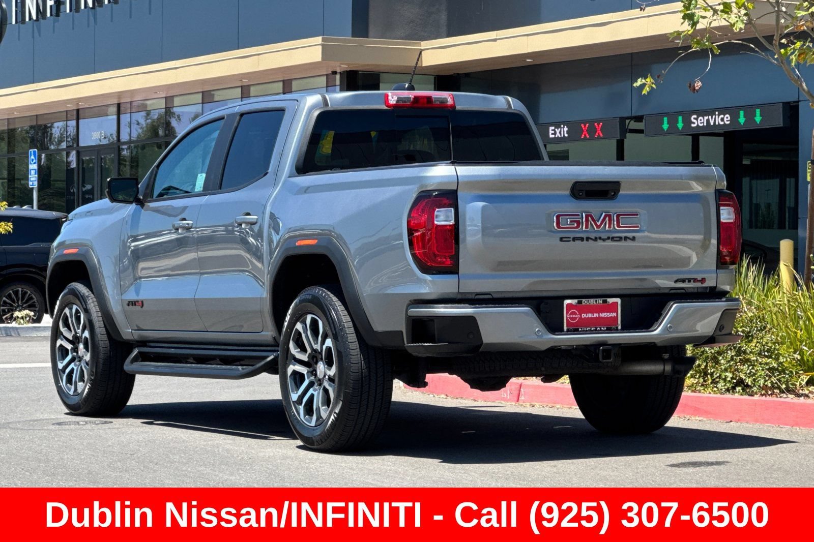 Used 2024 GMC Canyon AT4 w/ AT4 Premium Package AWD/4WD image 6