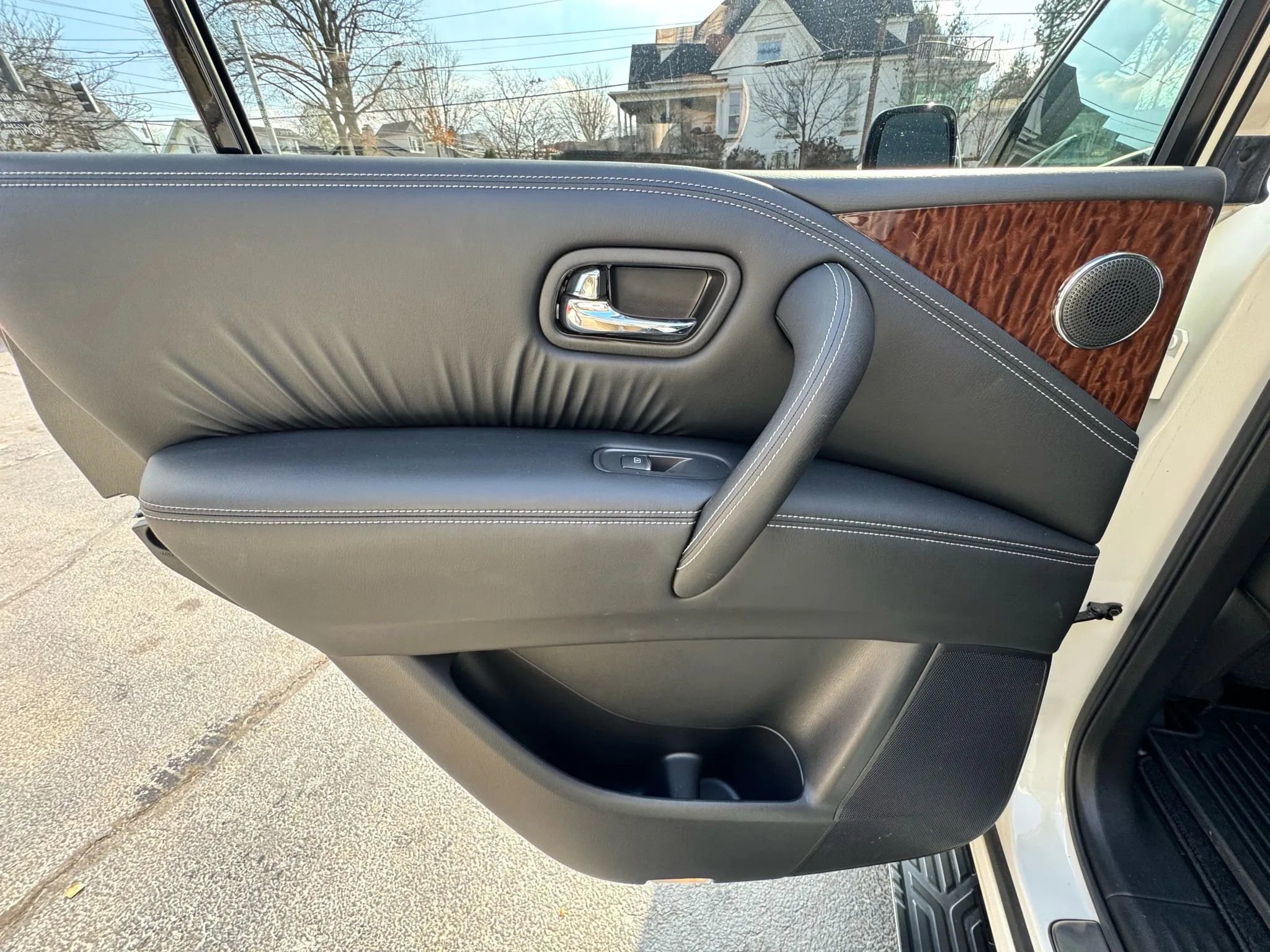 Used 2020 Nissan Armada Platinum w/ Captain's Chairs Package image 20