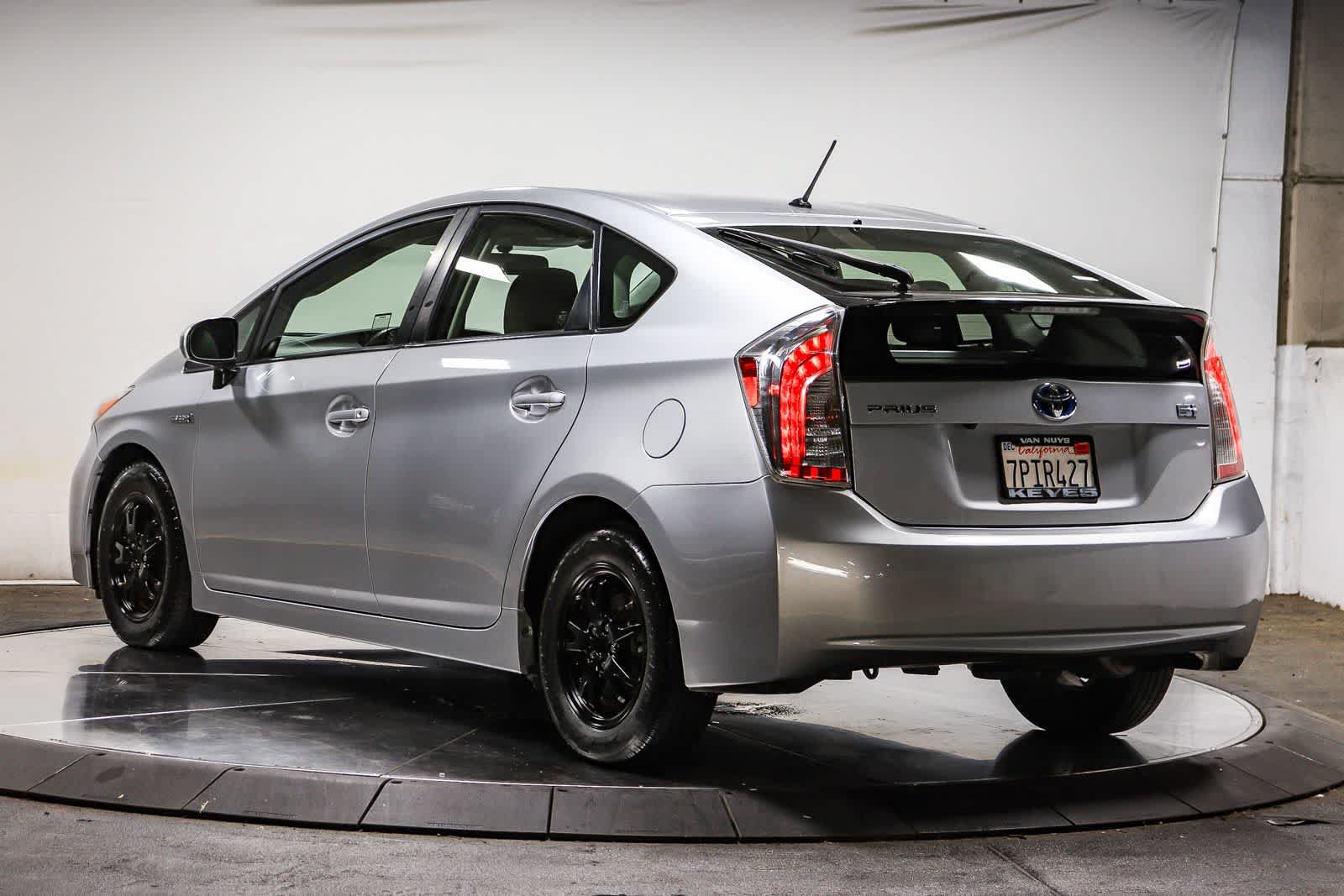 Used 2015 Toyota Prius Two FWD image 2