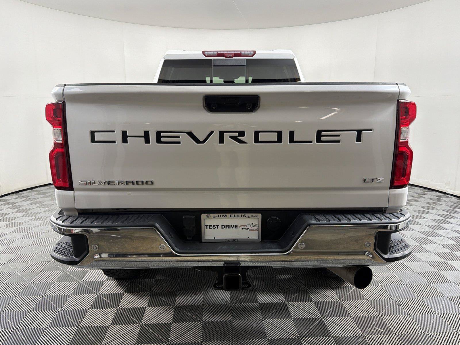 Used 2024 Chevrolet Silverado 2500 LTZ w/ LTZ Convenience Package AWD/4WD image 5