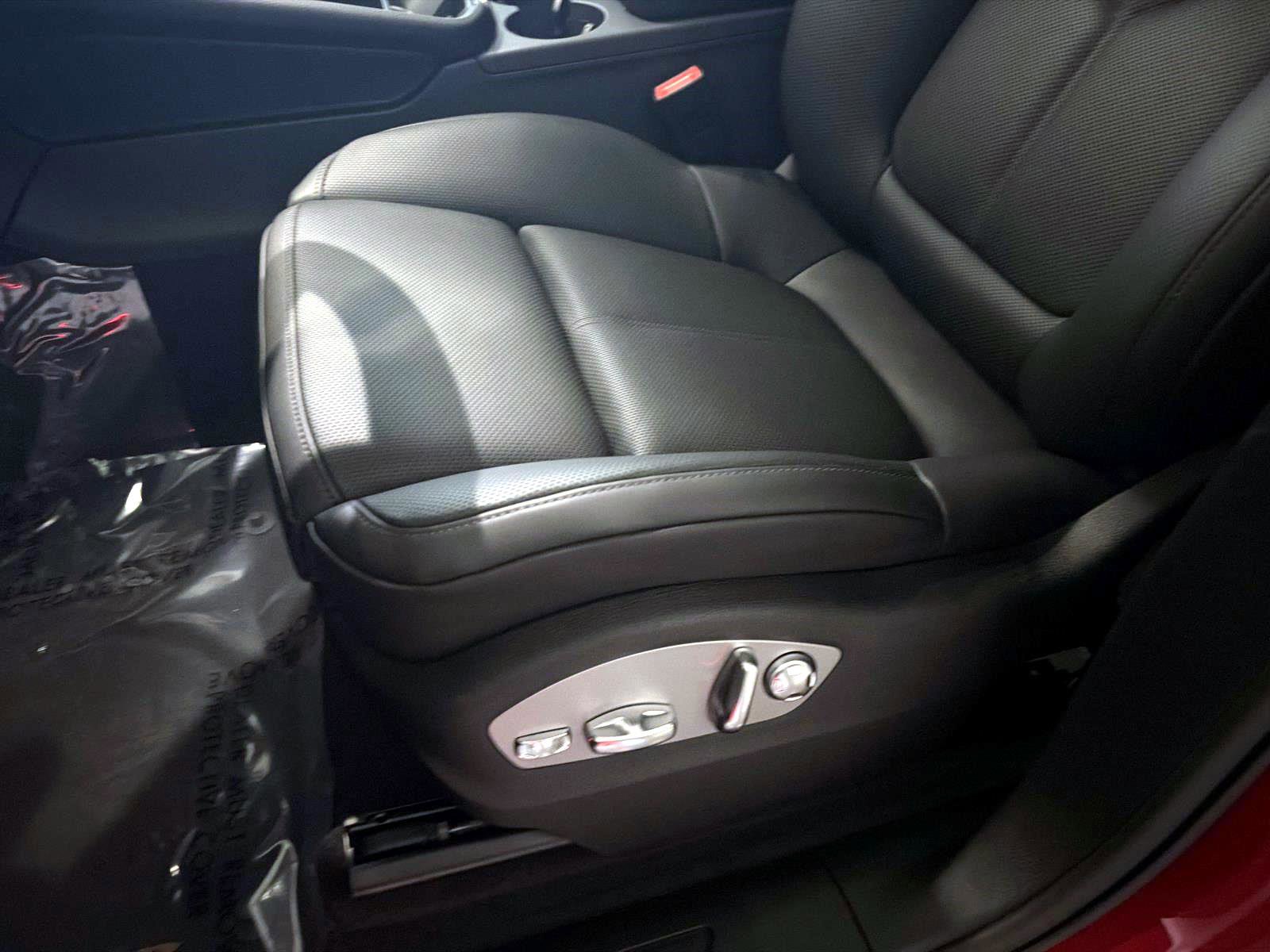 New 2026 Porsche Macan image 19