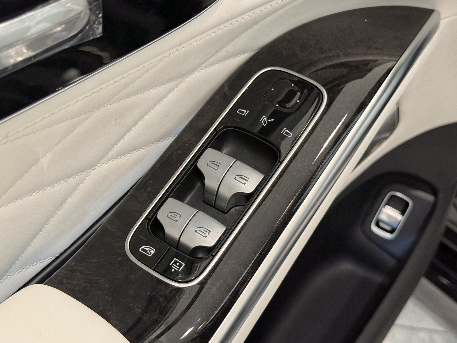 New 2027 Mercedes-Benz S 580 4MATIC Sedan image 13