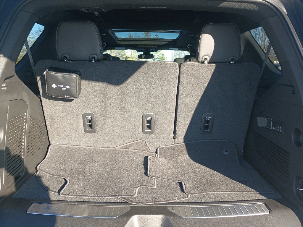 Used 2022 Chevrolet Tahoe RST w/ Sport Performance Package image 9