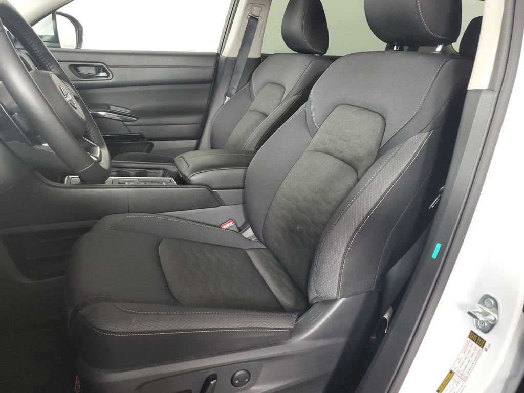 Used 2025 Nissan Pathfinder SV FWD image 12