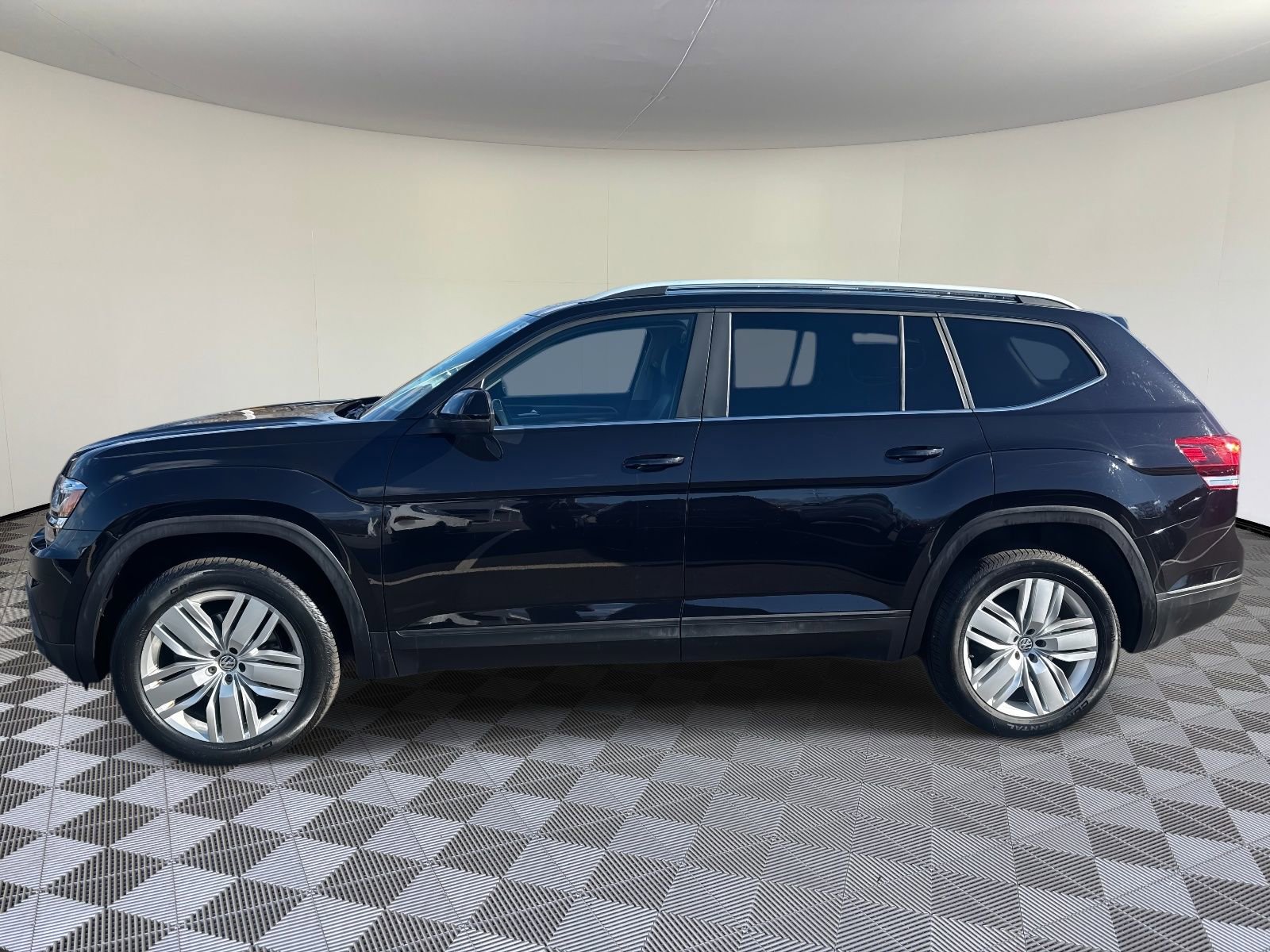 Used 2019 Volkswagen Atlas SE w/ Towing Package image 10