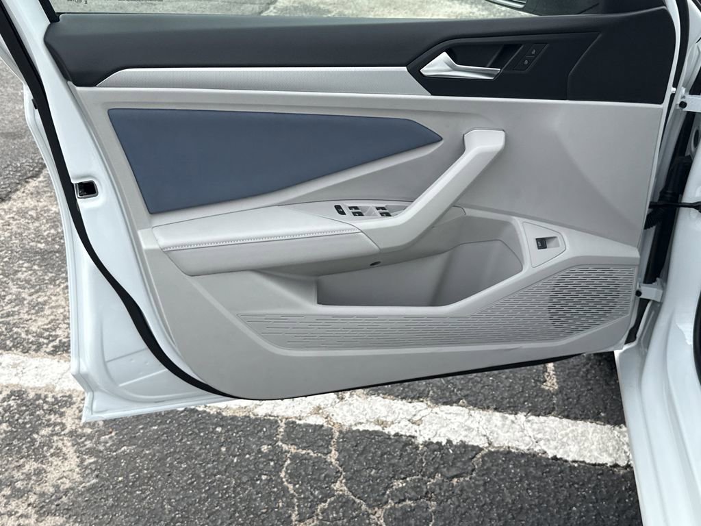 New 2026 Volkswagen Jetta SE FWD image 10
