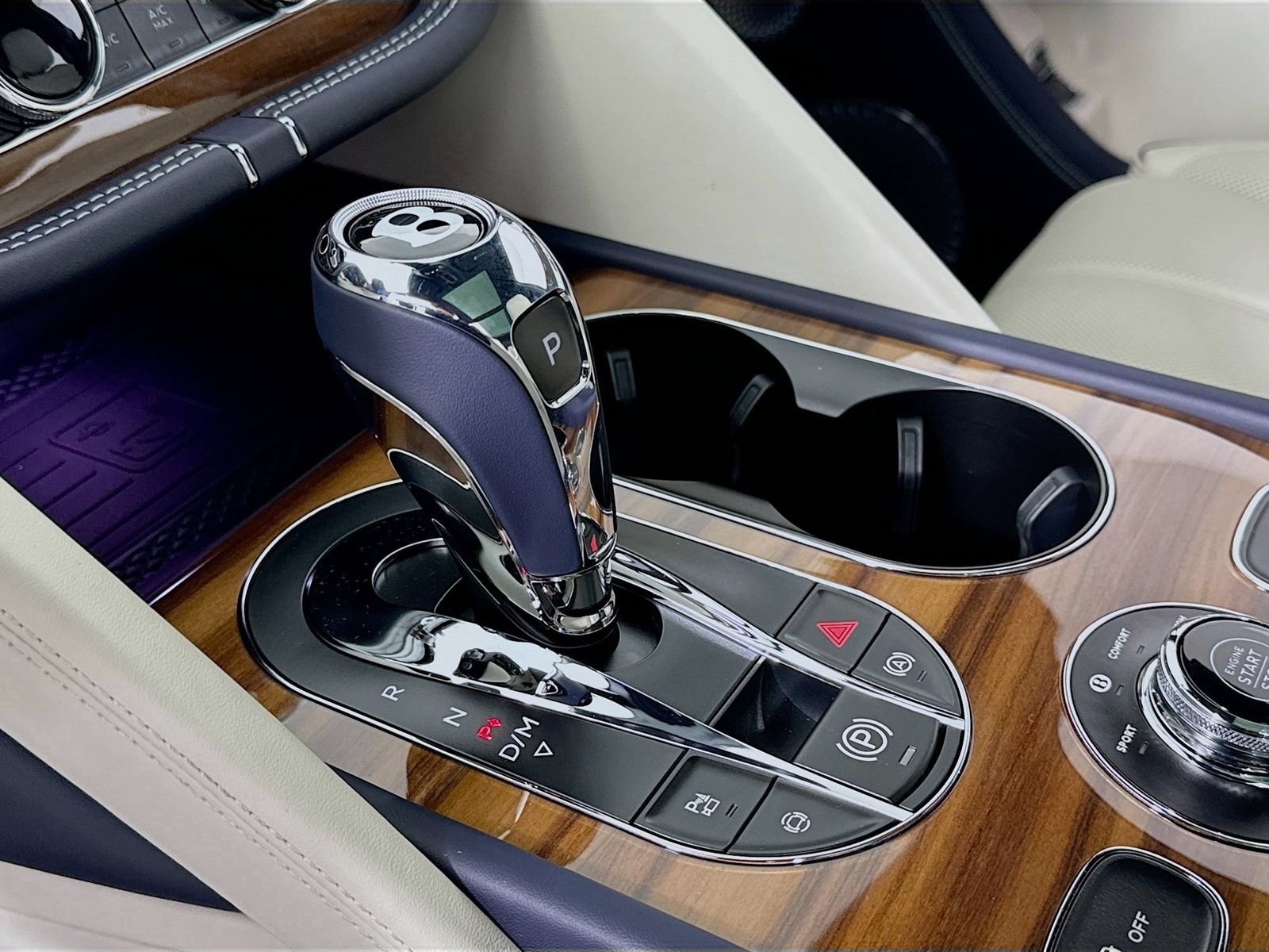 Certified 2025 Bentley Bentayga AWD/4WD image 15