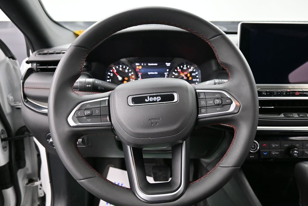 Used 2025 Jeep Compass Trailhawk AWD/4WD image 31