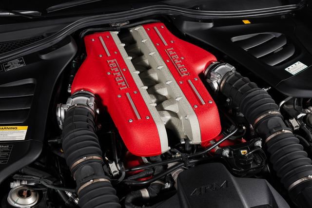 Used 2019 Ferrari GTC4Lusso AWD/4WD image 17