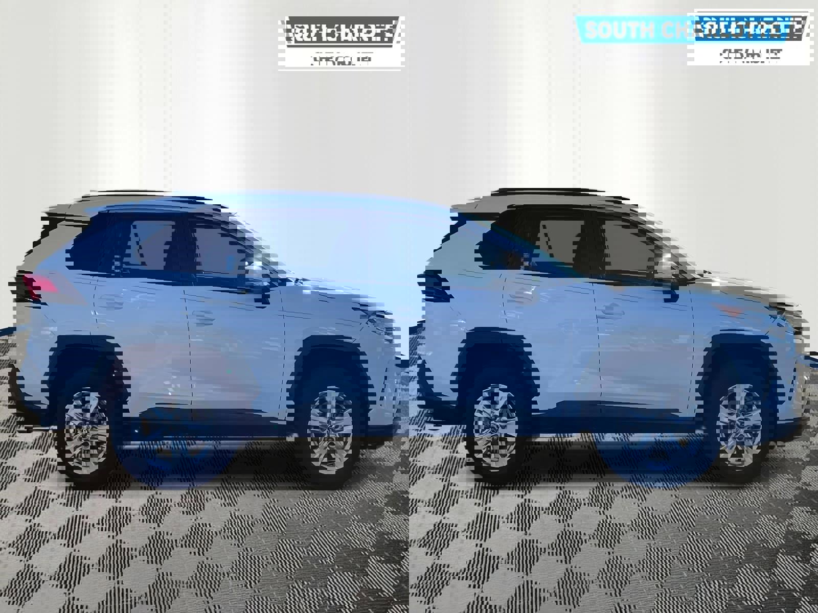 Used 2021 Toyota RAV4 XLE image 4