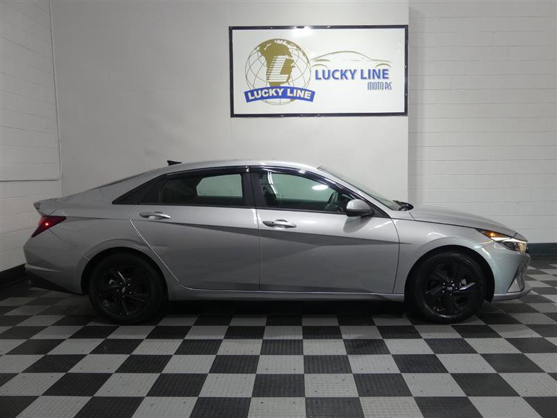 Used 2022 Hyundai Elantra SEL w/ Preferred Accessory Package image 6