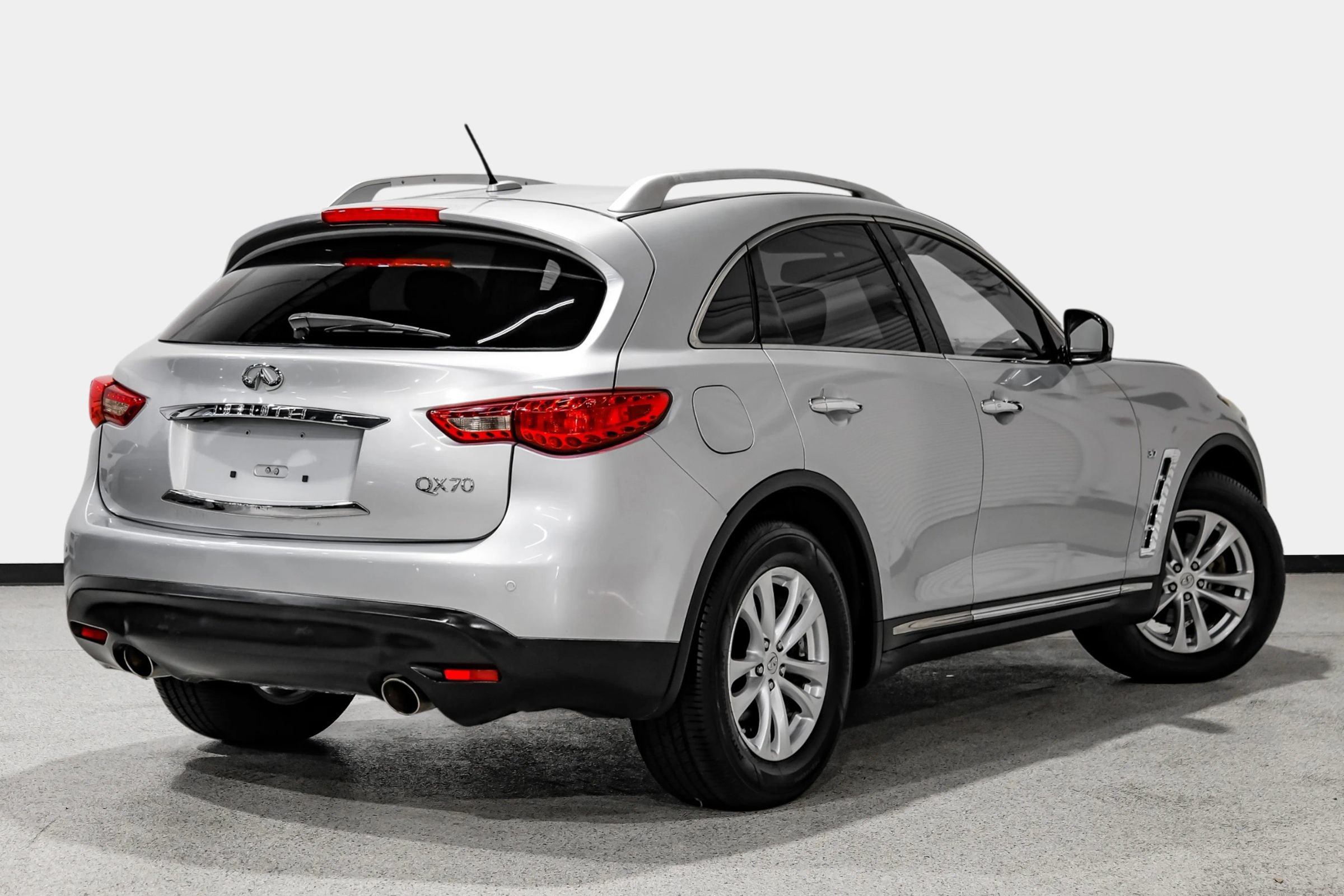 Used 2017 INFINITI QX70 AWD w/ Premium Package image 6