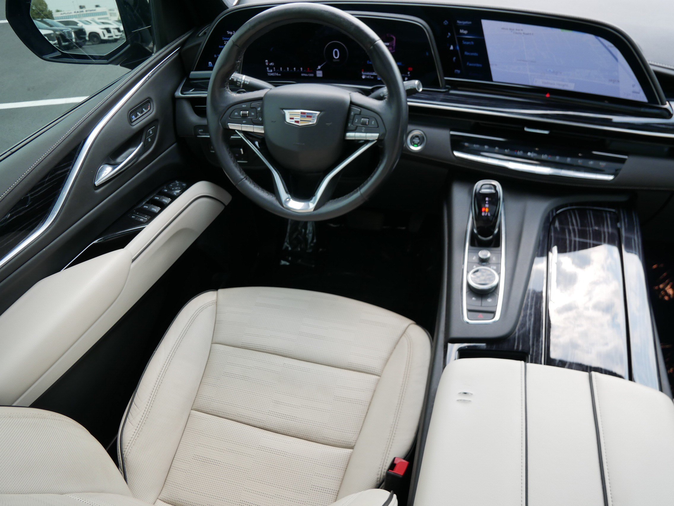 Used 2022 Cadillac Escalade Sport w/ LPO, ONYX Package AWD/4WD image 9