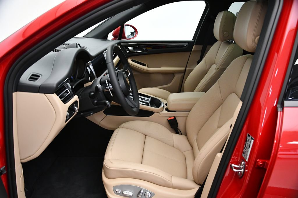 Used 2025 Porsche Macan Turbo image 36