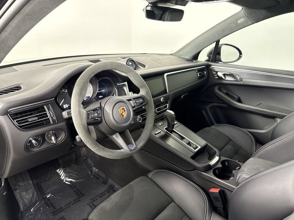 Certified 2025 Porsche Macan GTS AWD/4WD image 4