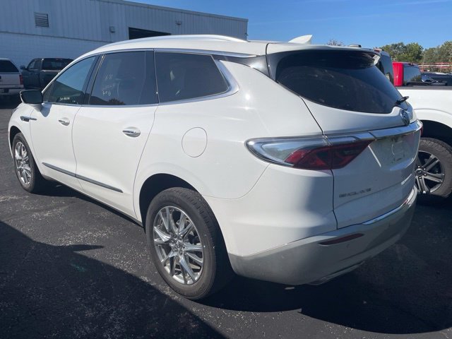 Used 2023 Buick Enclave Essence w/ Experience Buick Package FWD image 5